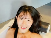 Bela coreana peituda a tomar banho