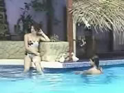 Piscina nua festa Costa Rica Menina