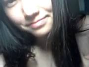 Linda garota tira selfie do namorado